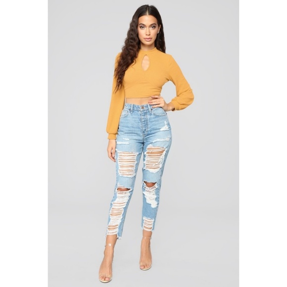 Cropped Keyhole Top - Picture 2 of 8